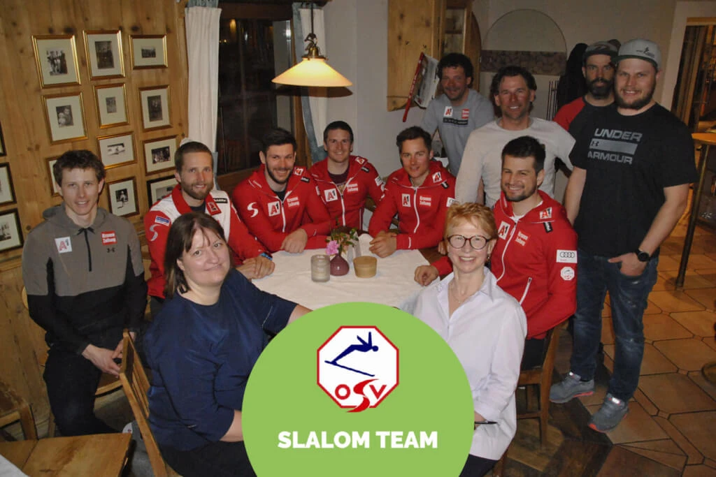 ÖSV Slalomteam bei Trainingseinheit in den alpinen Bergen, auf der Piste des Penzinghof